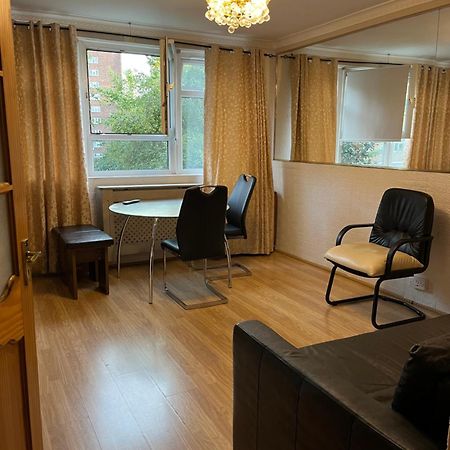 1 Bedroom Flat Close To City With Free Parking Arrangement Londres Extérieur photo