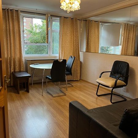 1 Bedroom Flat Close To City With Free Parking Arrangement Londres Extérieur photo