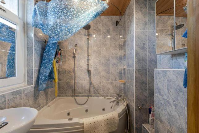 1 Bedroom Flat Close To City With Free Parking Arrangement Londres Extérieur photo