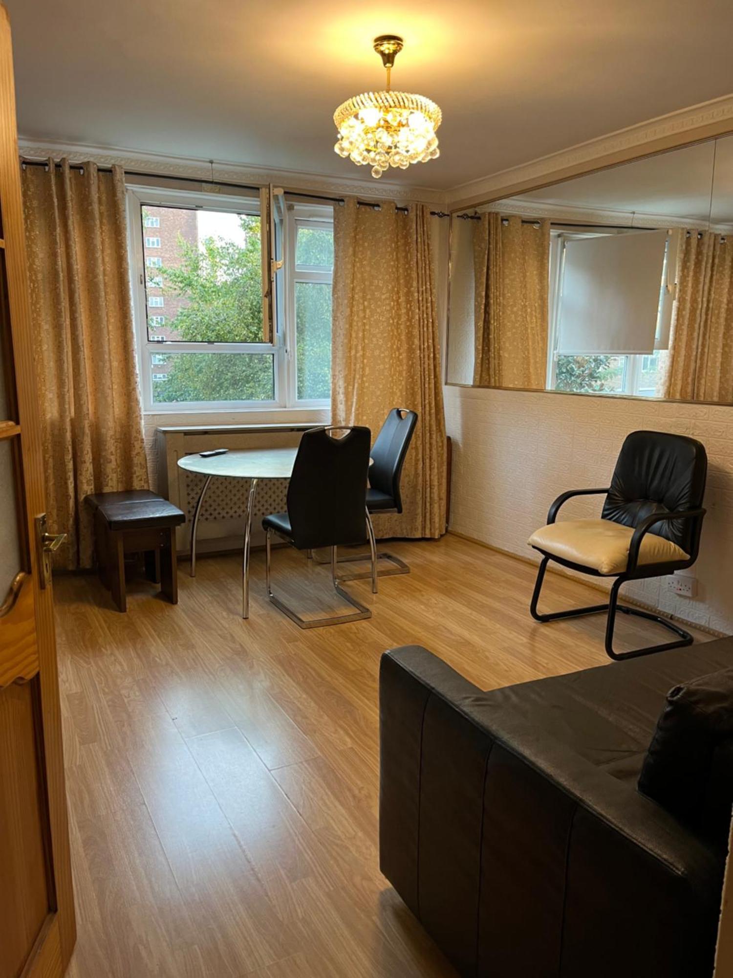 1 Bedroom Flat Close To City With Free Parking Arrangement Londres Extérieur photo